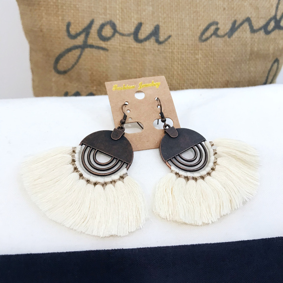 Boutique Jewelry - 🎀 NEW Boho Cream Tassel Dangle Earrings